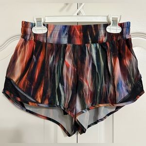lululemon Colorful Hotty Hot Short | Size 4 2.5” inseam.
